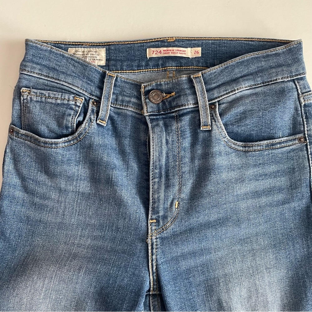 Aritzia LEVIS 726 High Rise Straight Jeans Size 26 light wash distressed Demin - Picture 3 of 13